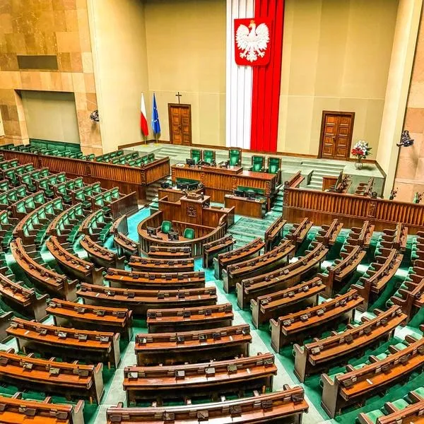 Co oznacza wyraz sejm? Odkryj jego znaczenie i rolę w polskim ustawodawstwie