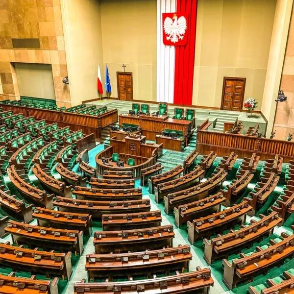Ile osób zasiada w sejmie? Odkrywamy tajniki polskiego parlamentu