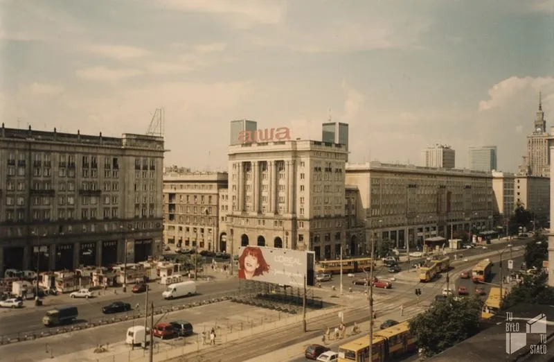 Jak najłatwiej dojechać na Plac Konstytucji w Warszawie?