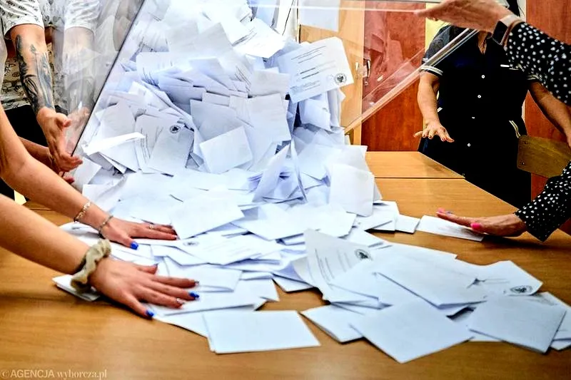Kto liczy głosy w wyborach samorządowych? Poznaj kluczowe informacje i procesy