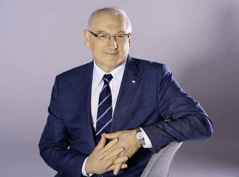 Kulisy upadku rządu Olszewskiego: co doprowadziło do kryzysu?