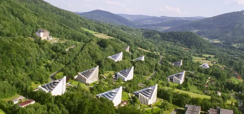 Bezpieczeństwo i przywileje władzy